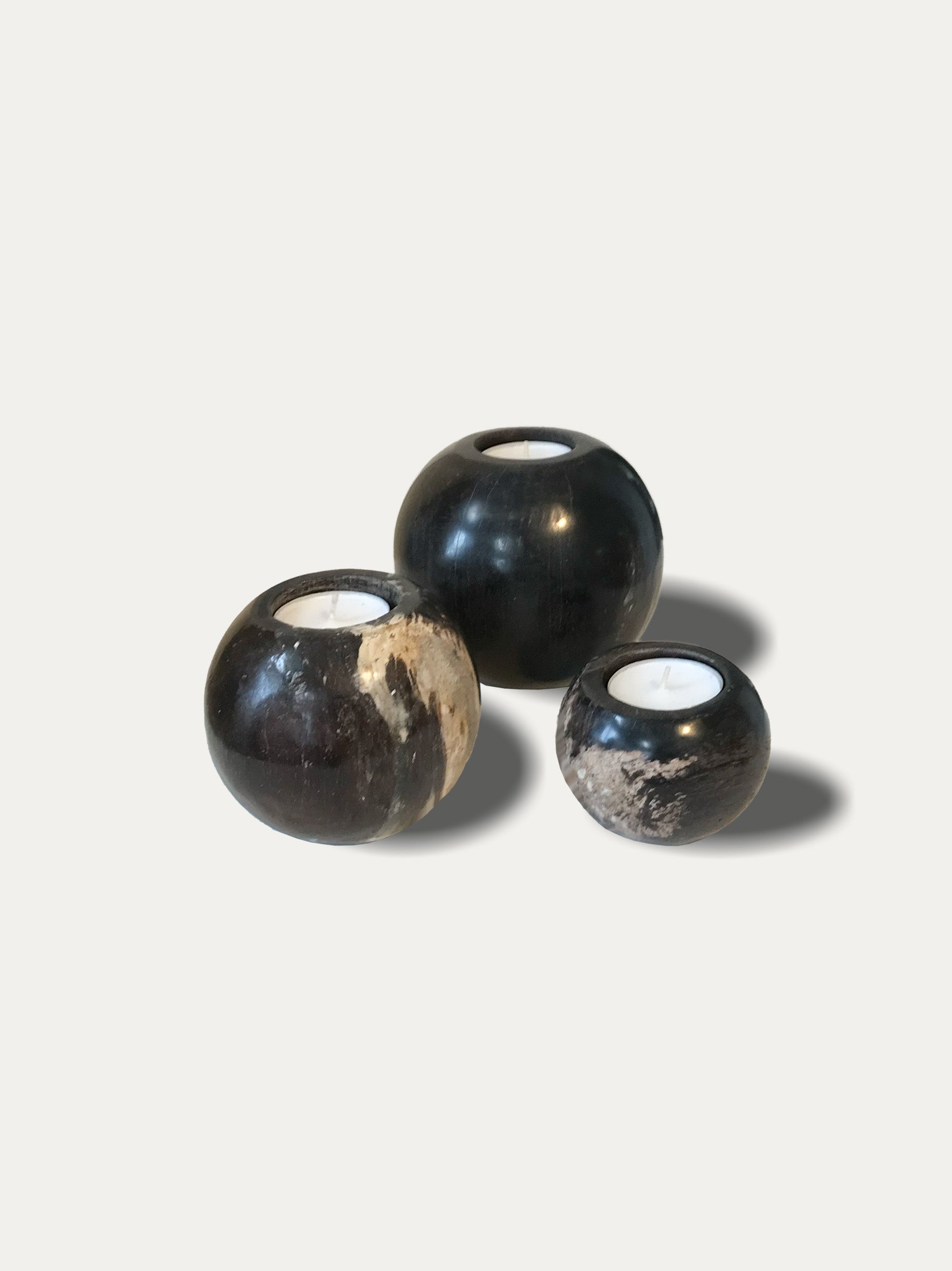 Set of 3 round reversible candle holders in petrified wood