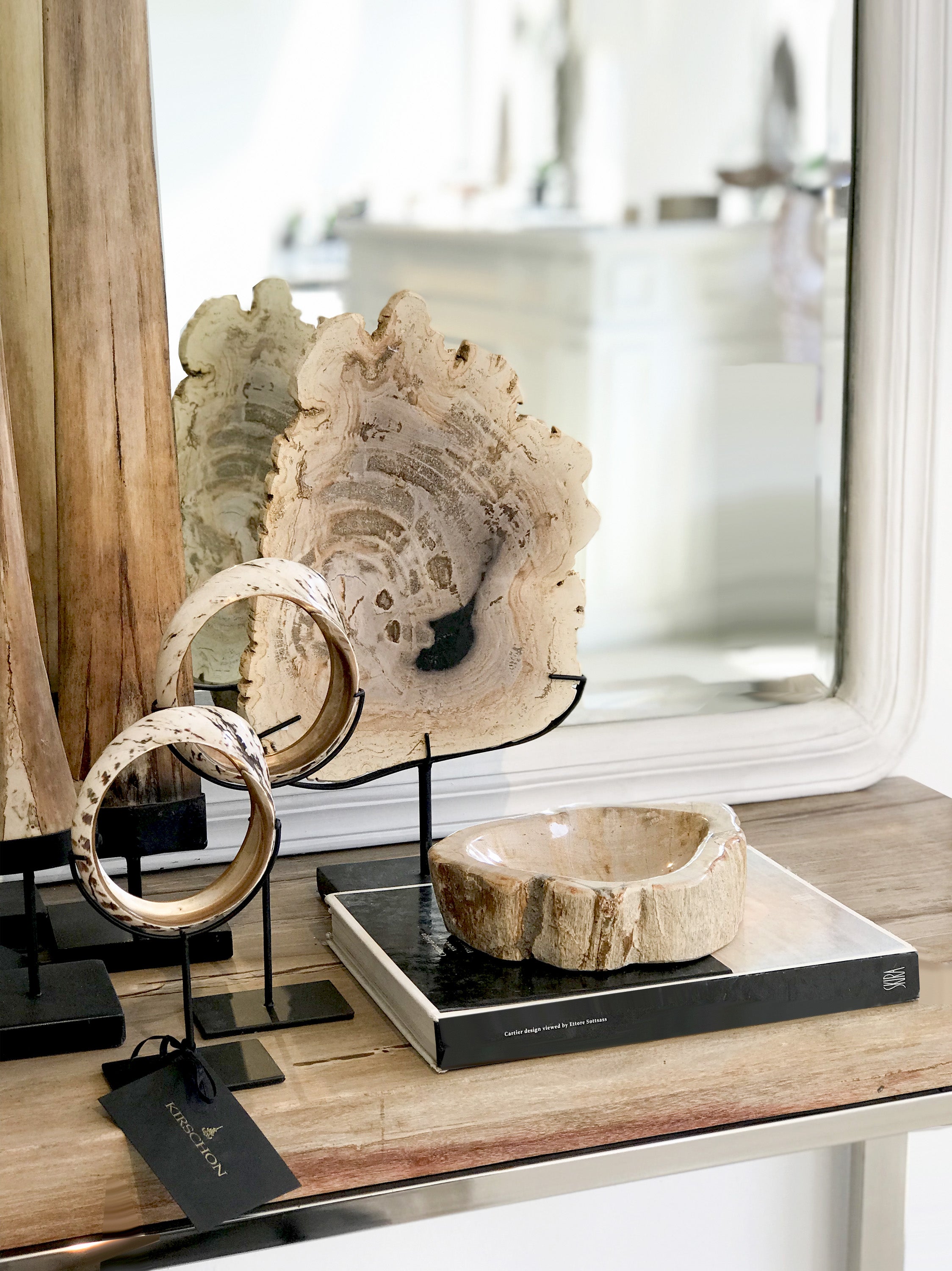 Schale aus versteinertem Holz