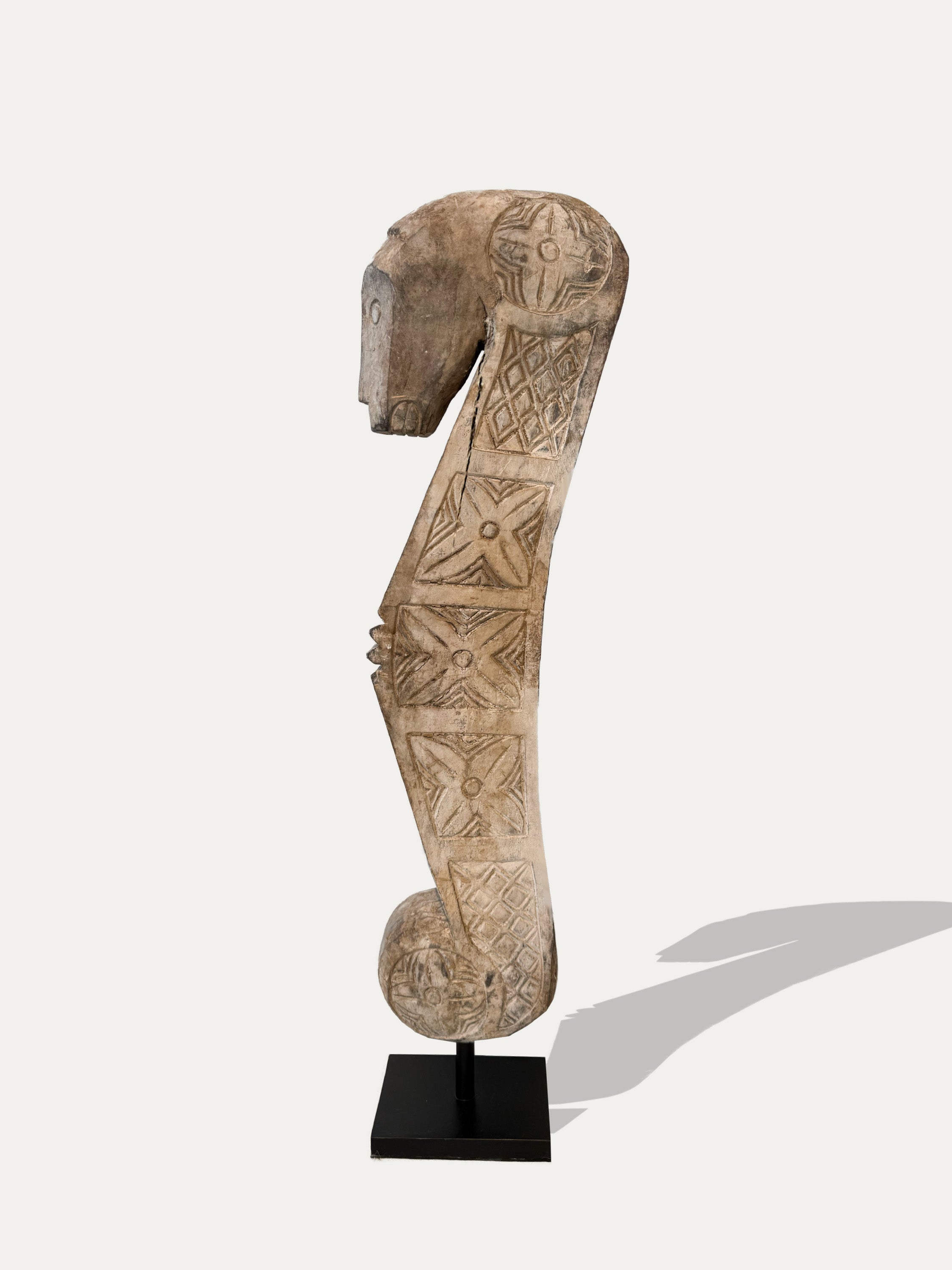 authentic-sea-horse-sculpture-from-sumba-island-indonesia-kirschon