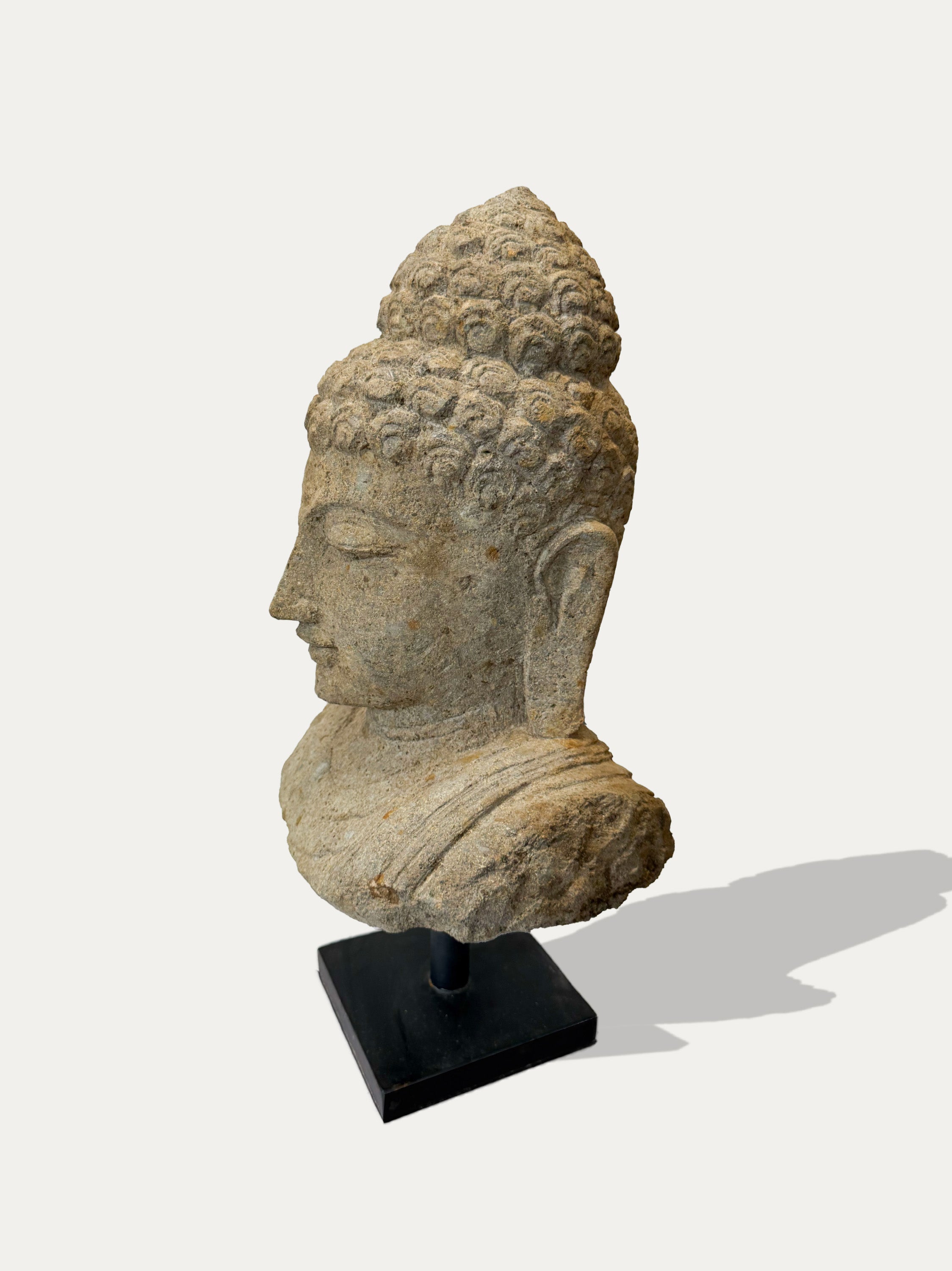 Detailed side view of Javanese Buddha sculpture – artisan décor from Kirschon Italy