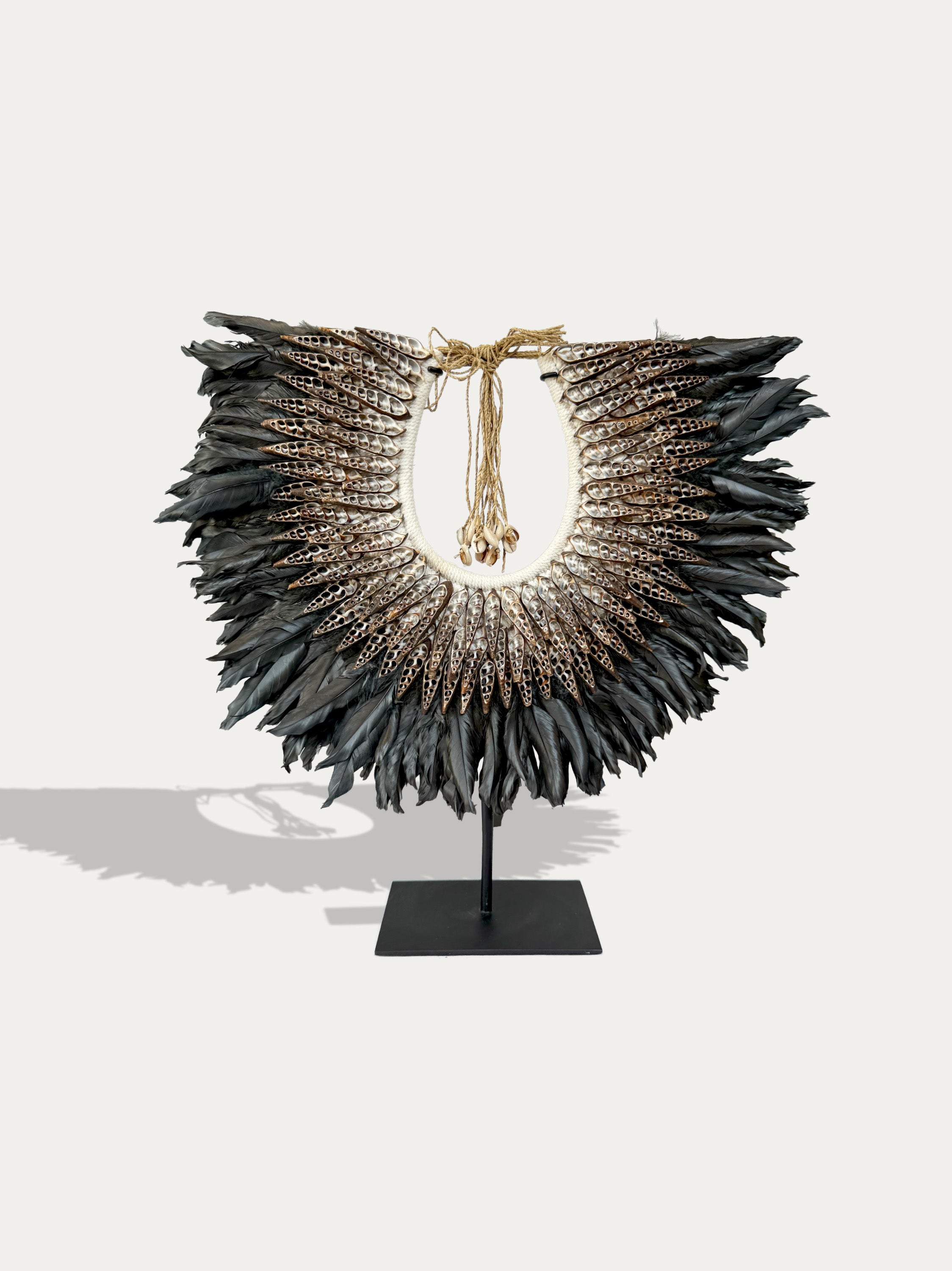 papua_feather_shell_necklace_detail_artisan_jewelry_kirschon_como