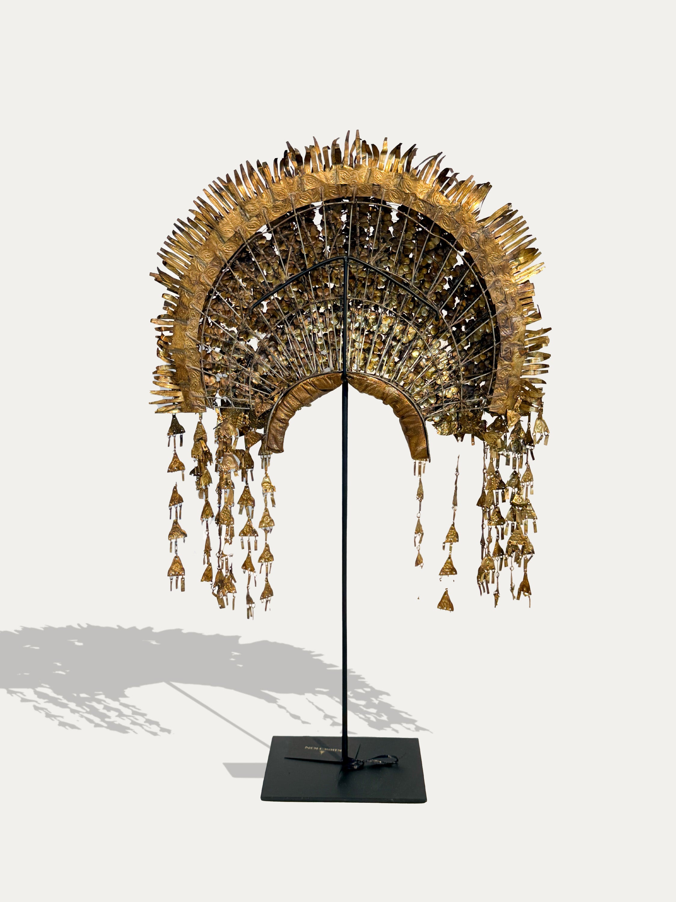 Antica corona Suntiang di Sumatra