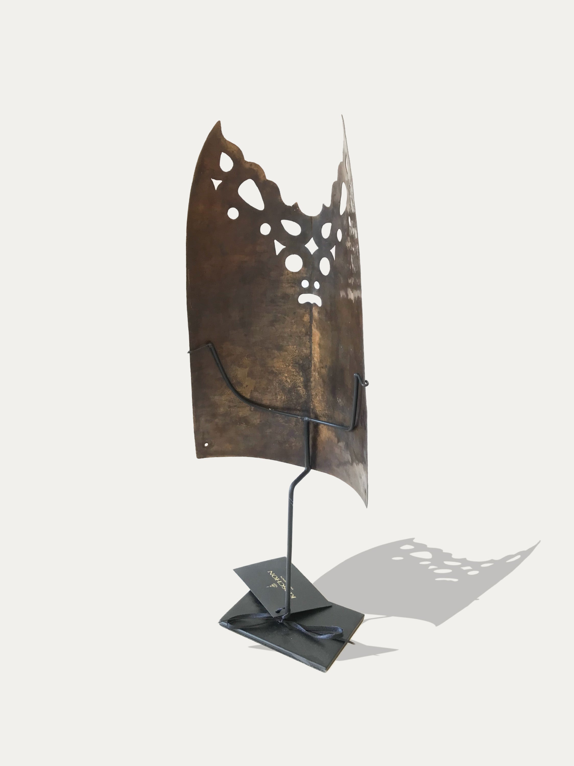 Adorno de frente Kayan de Borneo