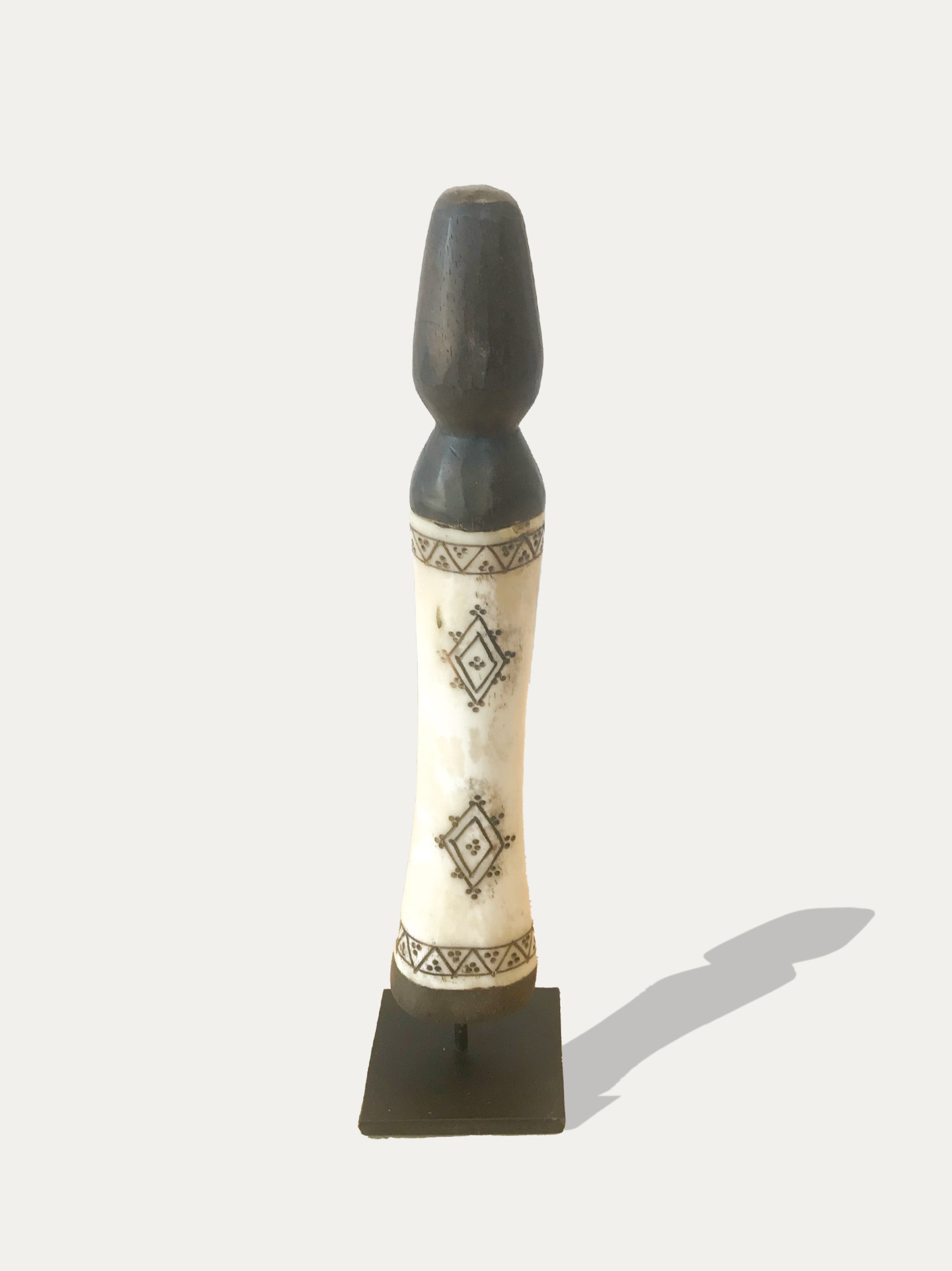 Medicine bottle with sea motif from Sumba - Asian Art from Kirschon