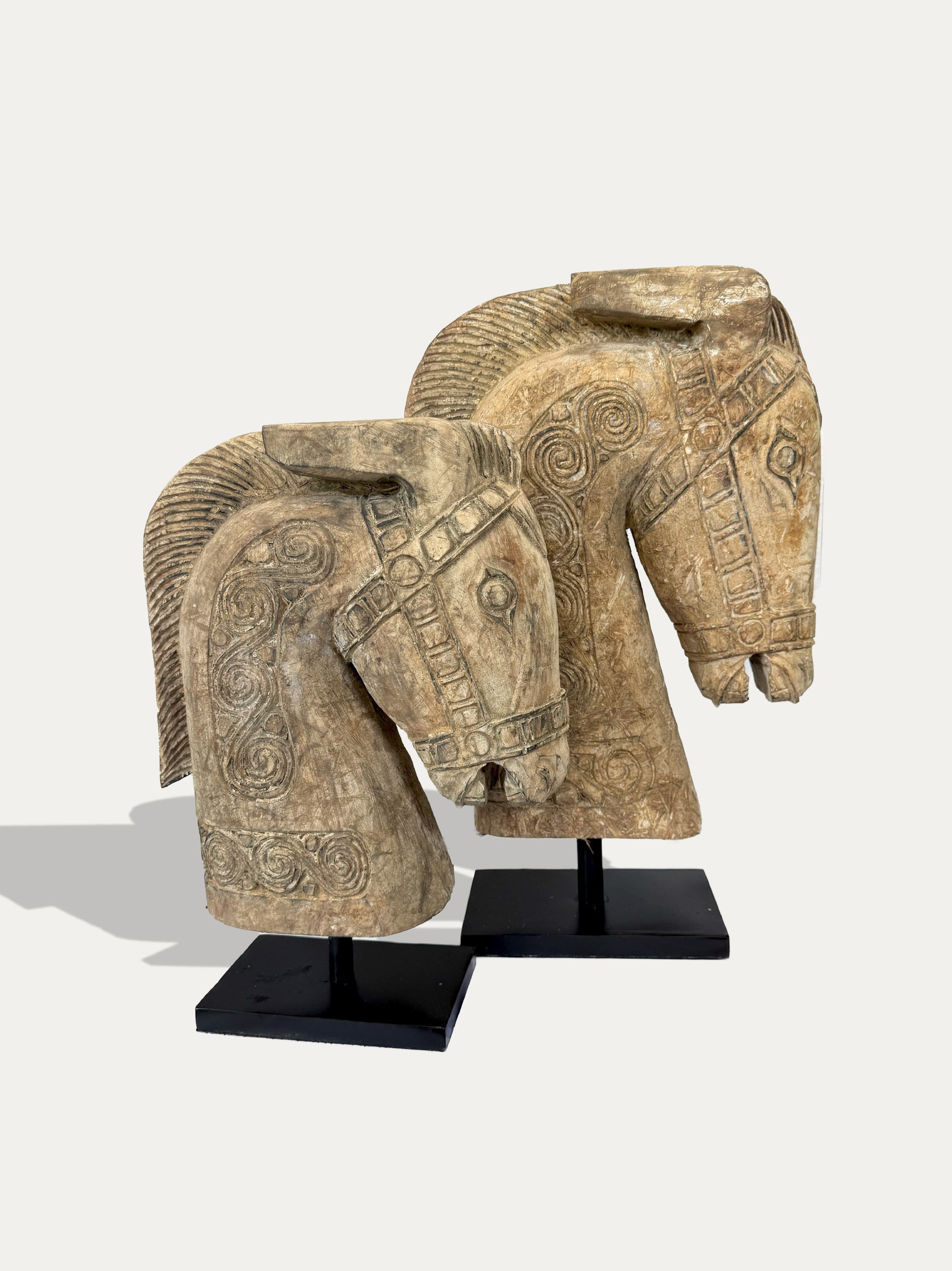 Divine Prosperity set: pair of Kuda horse statues with metal stands. Free shipping in Europe from Kirschon at Lake Como