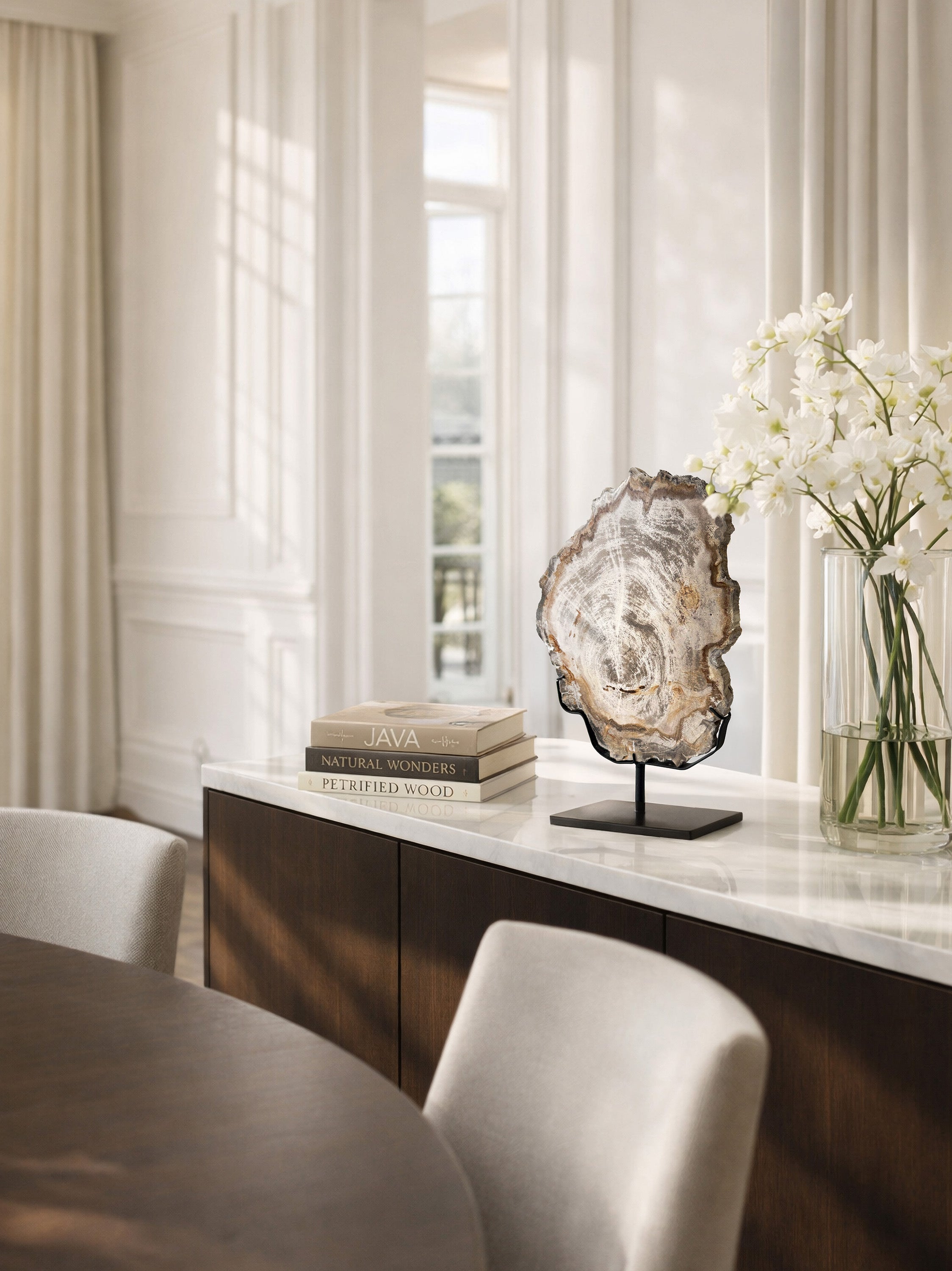 Scultura e Vassoio in Legno Pietrificato