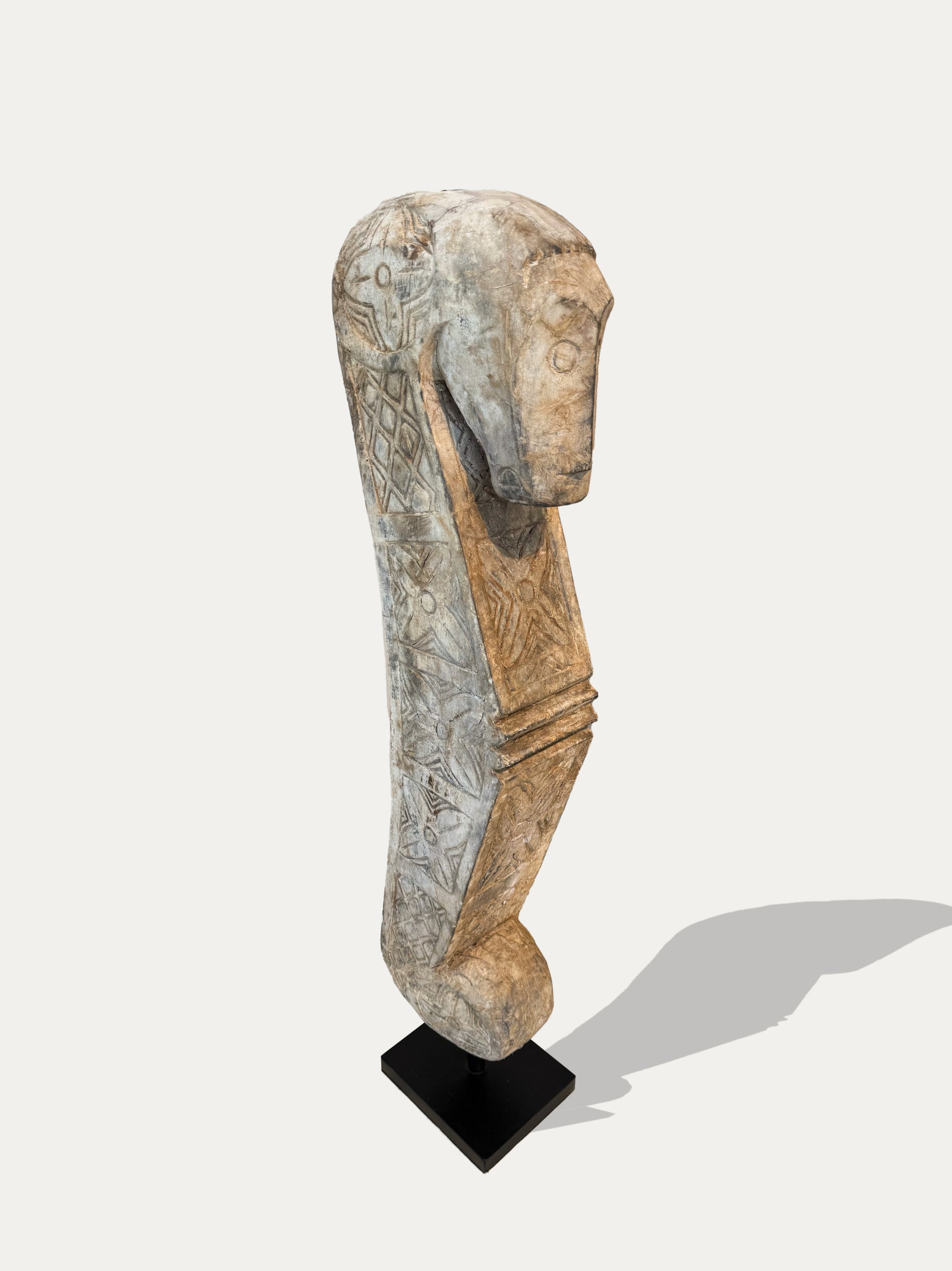 sea-horse-statue-from-sumba-indonesia-handcrafted-seahorse-sculpture