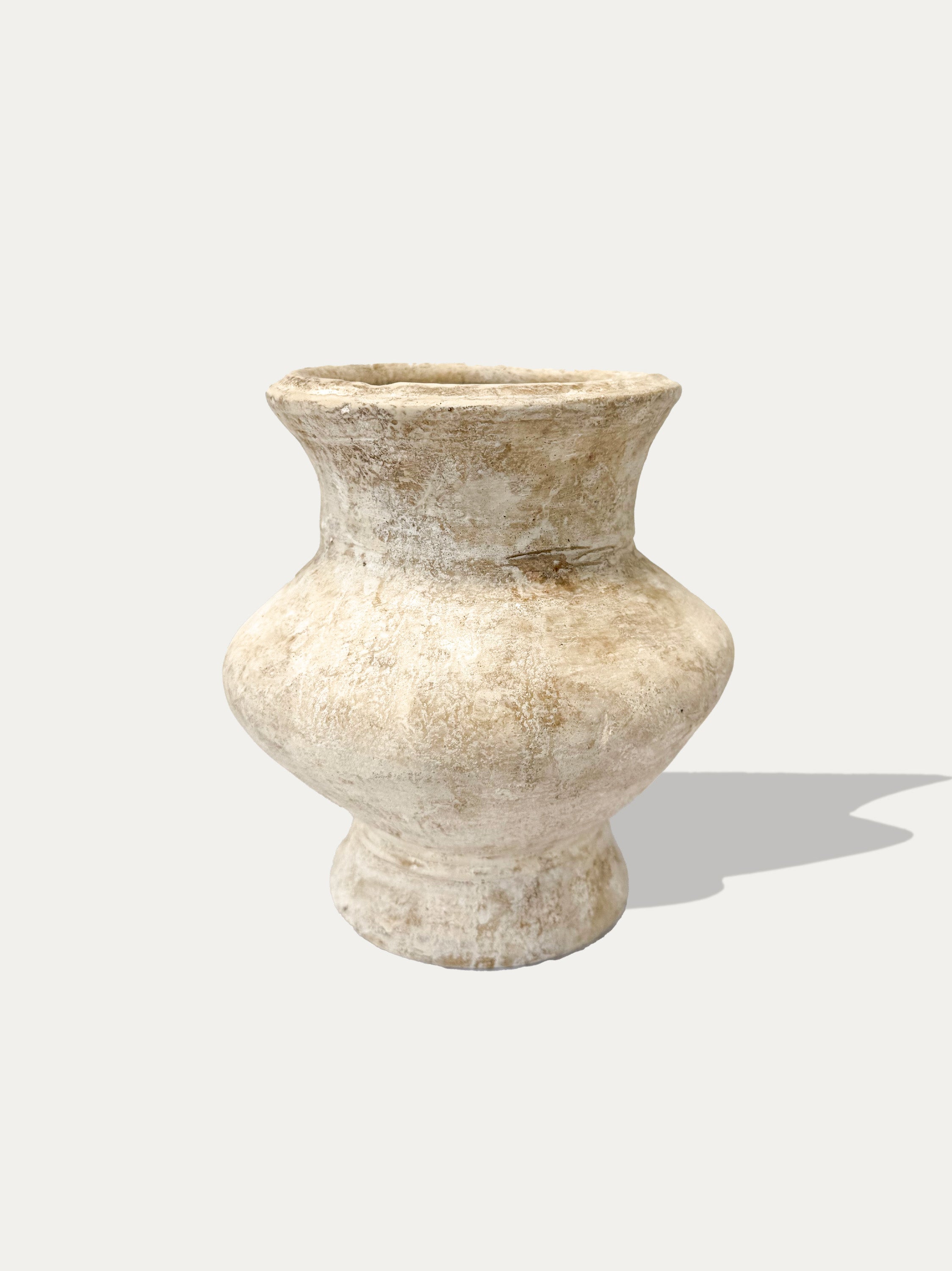 terracotta-vase-borneo-handcrafted-ritual-pottery-kirschon