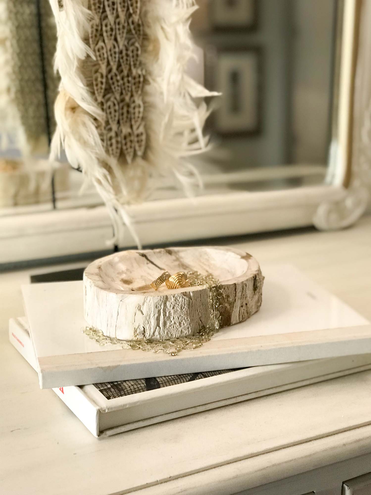 Schale aus versteinertem Holz