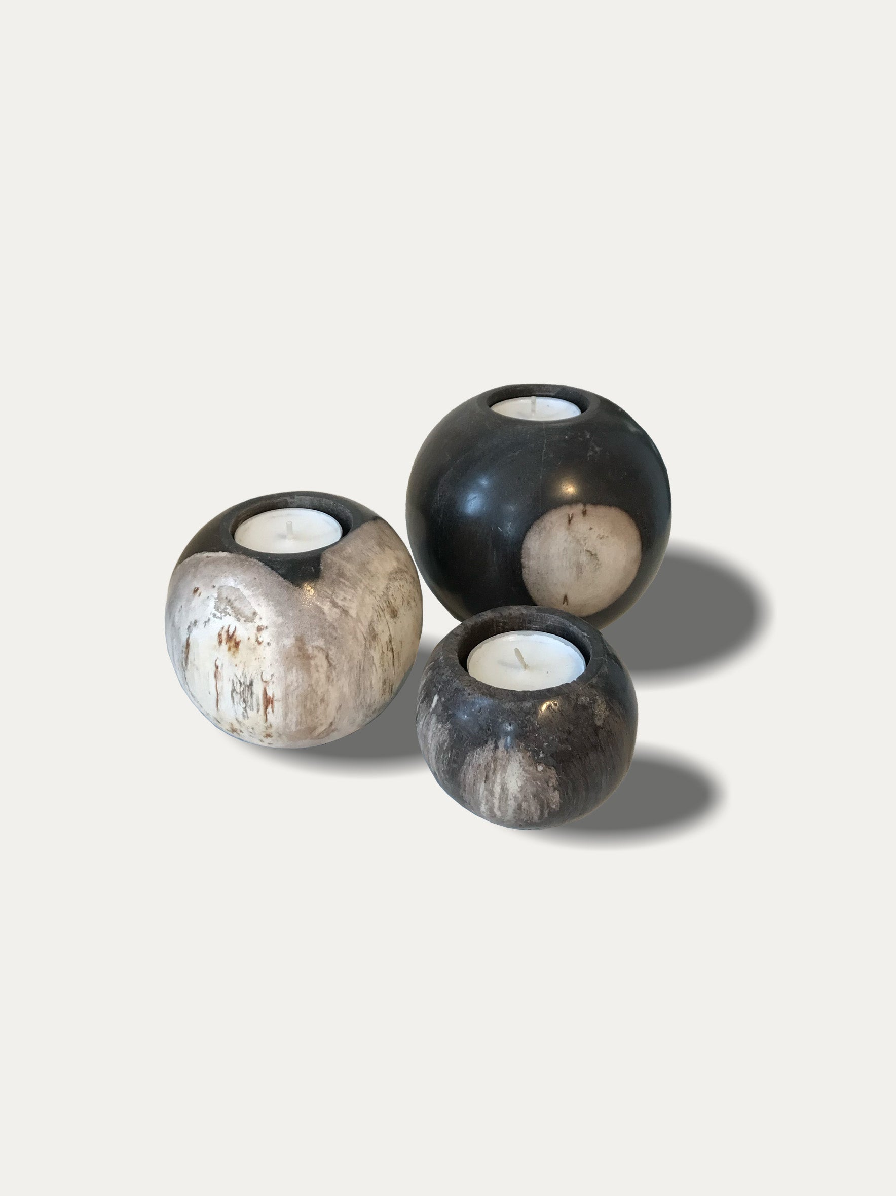 Set of 3 round reversible candle holders in petrified wood