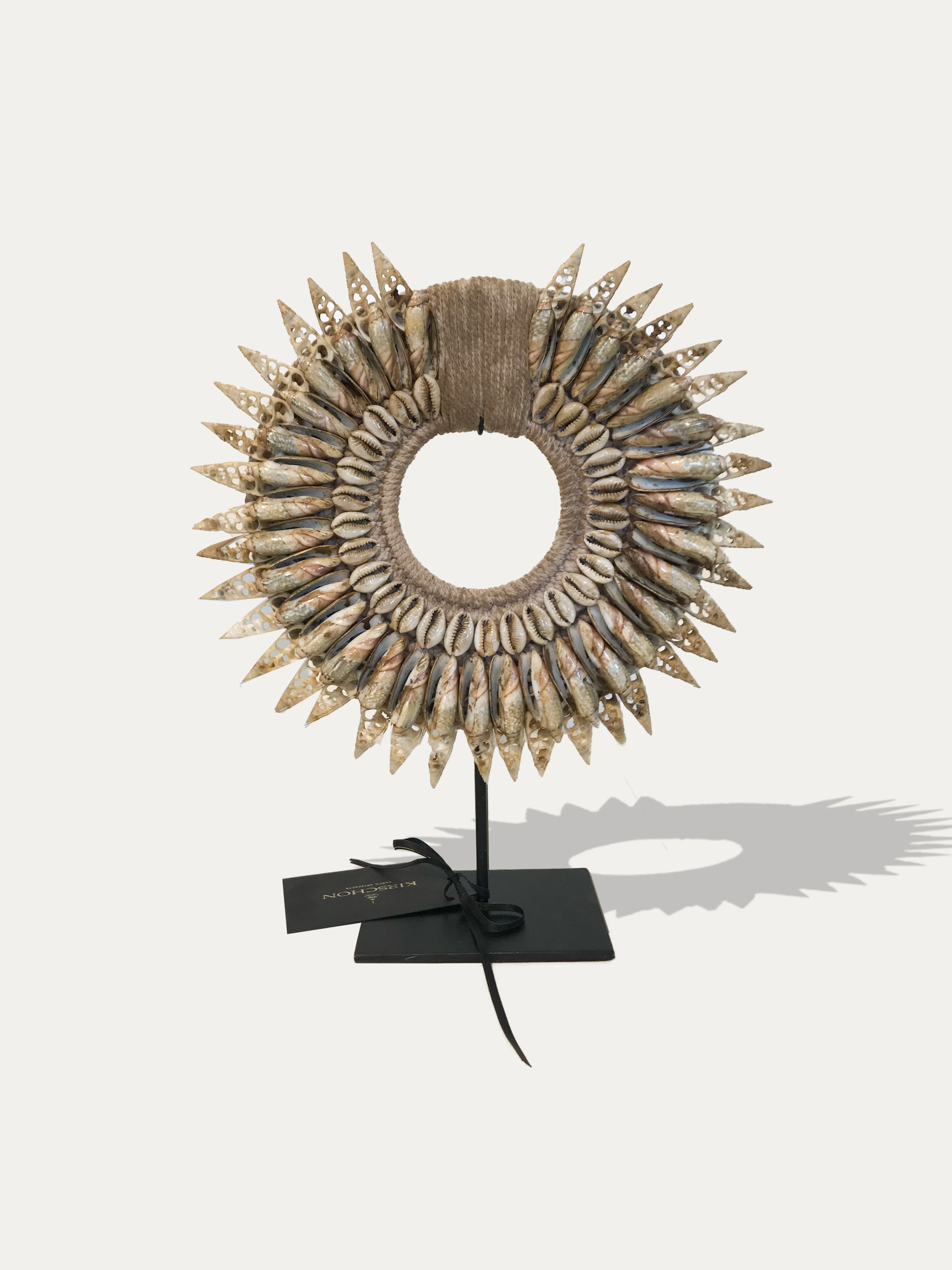 Collier avec coquillage et forme solaire de Papouasie