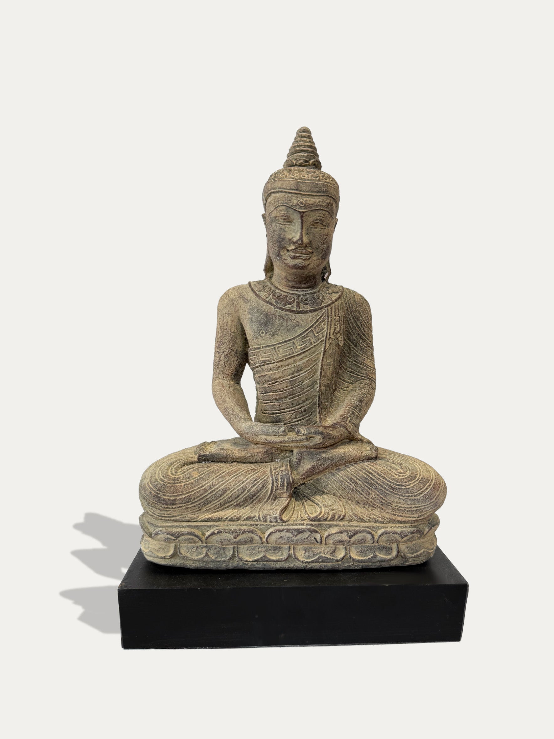 Buddha in prayer - Asian Art from Kirschon