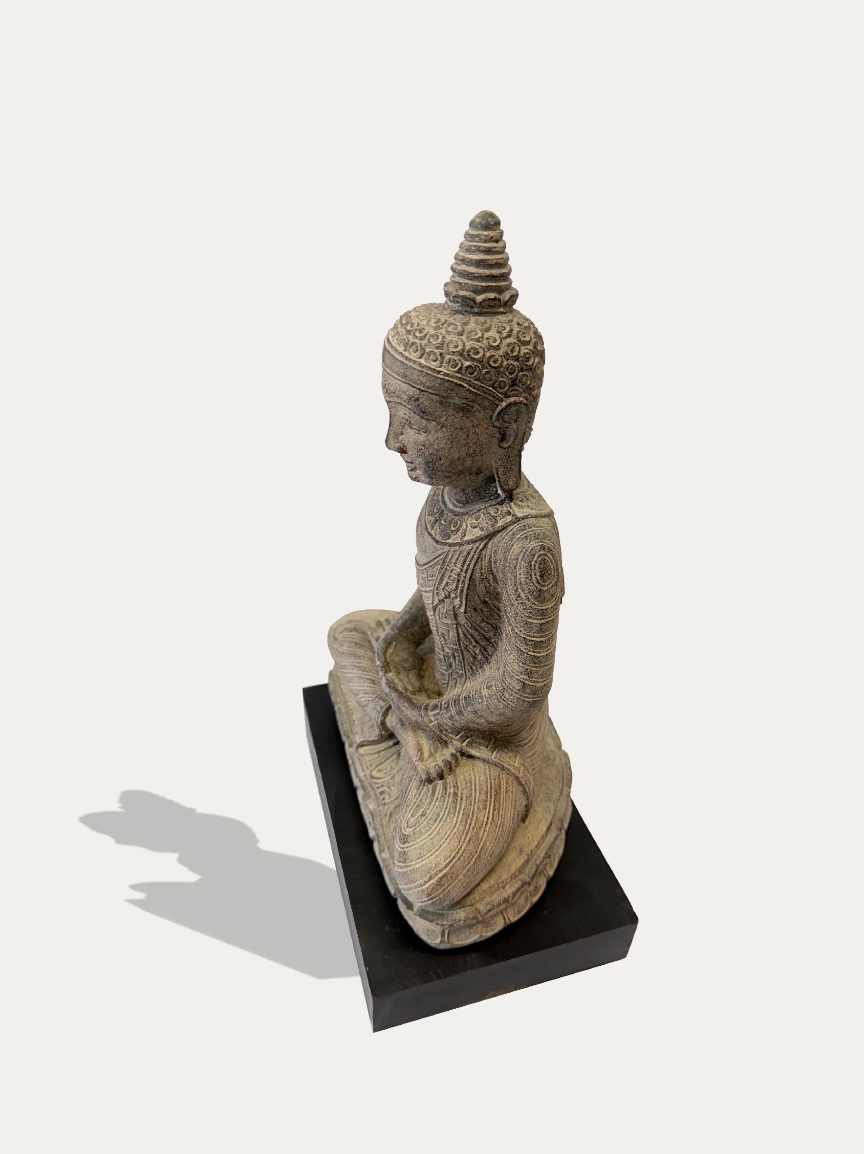 Buddha in prayer - Asian Art from Kirschon