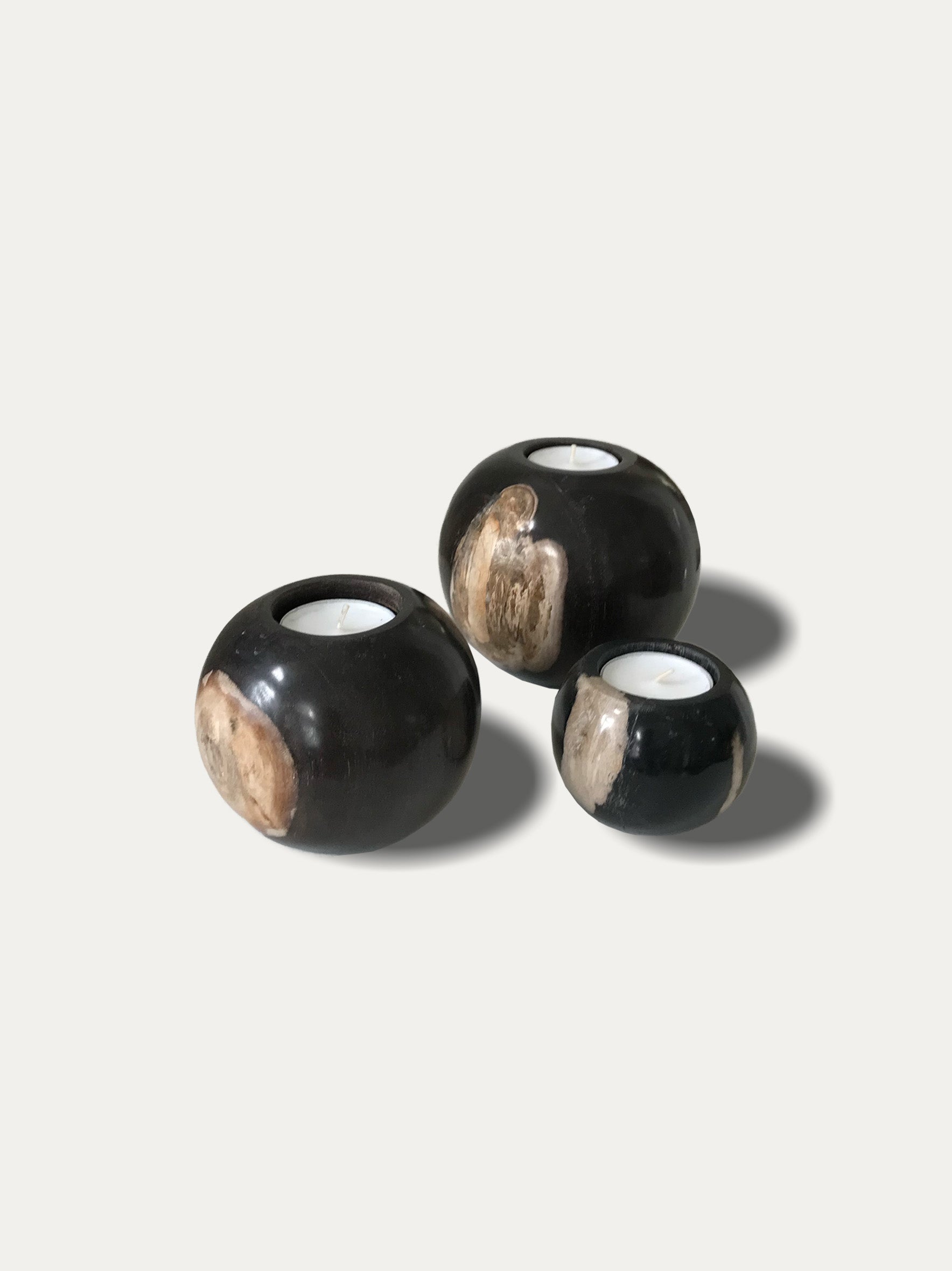 Set of 3 round reversible candle holders in petrified wood