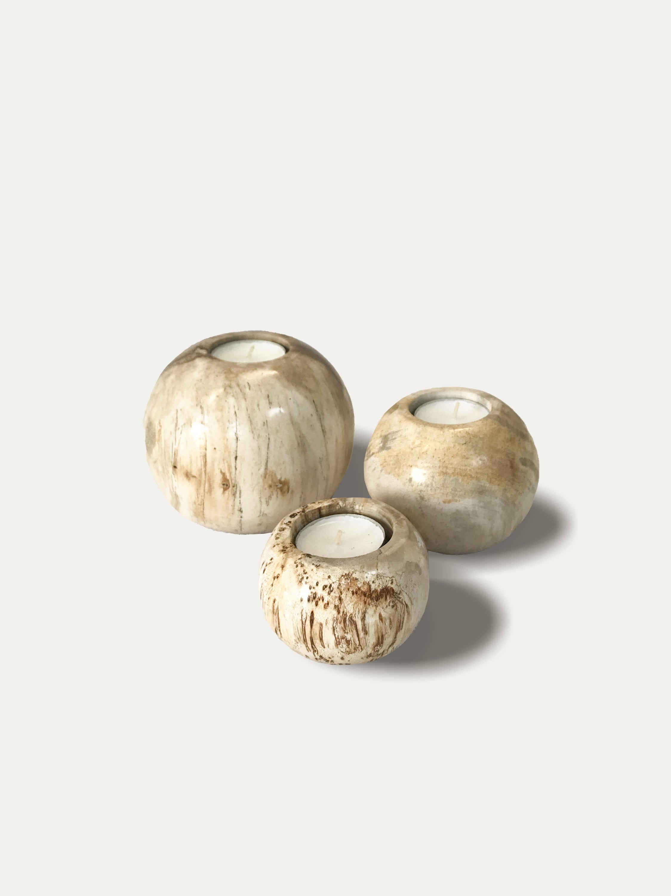 Set of 3 round reversible candle holders in petrified wood