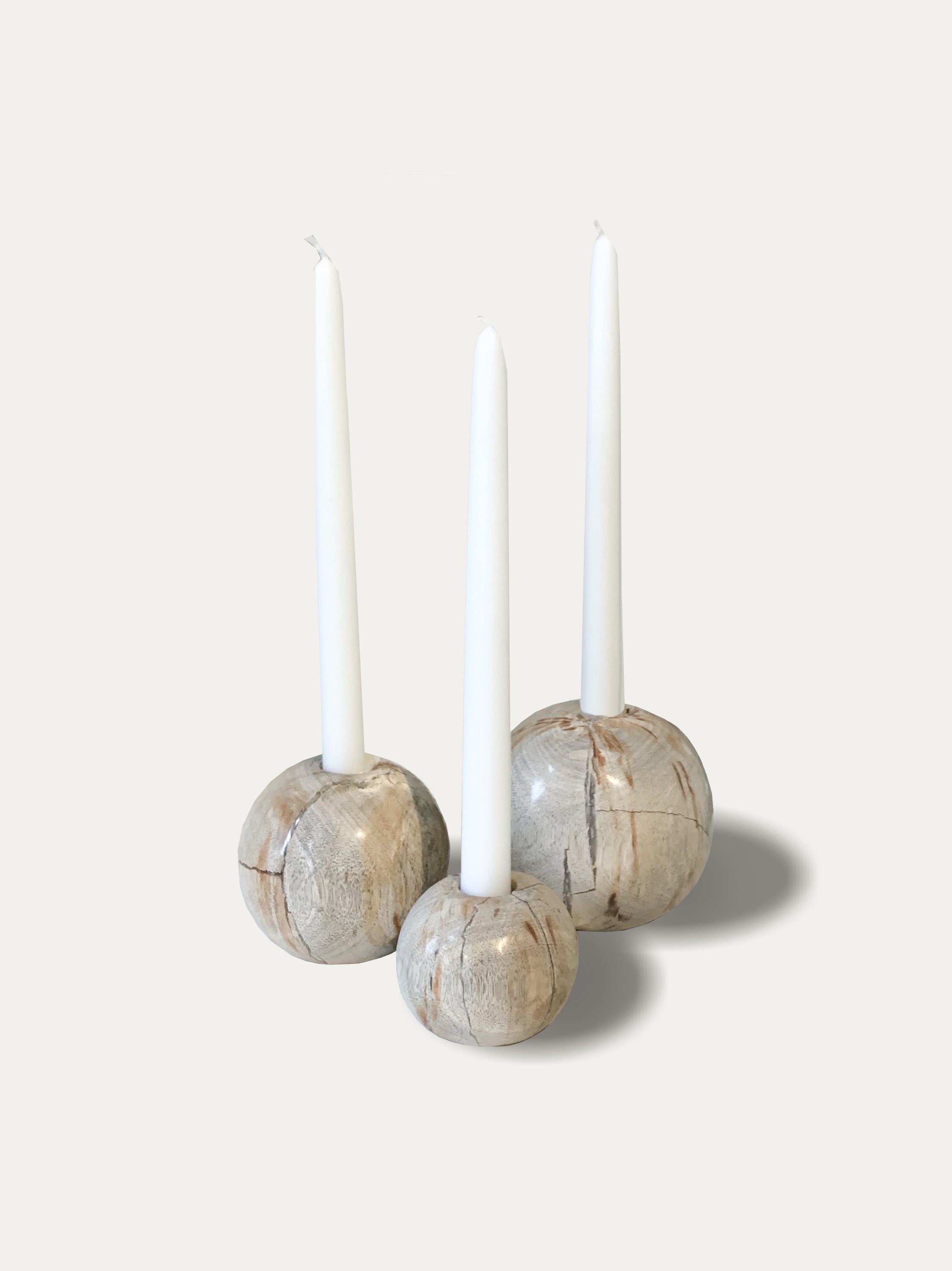 Set of 3 round reversible candle holders in petrified wood