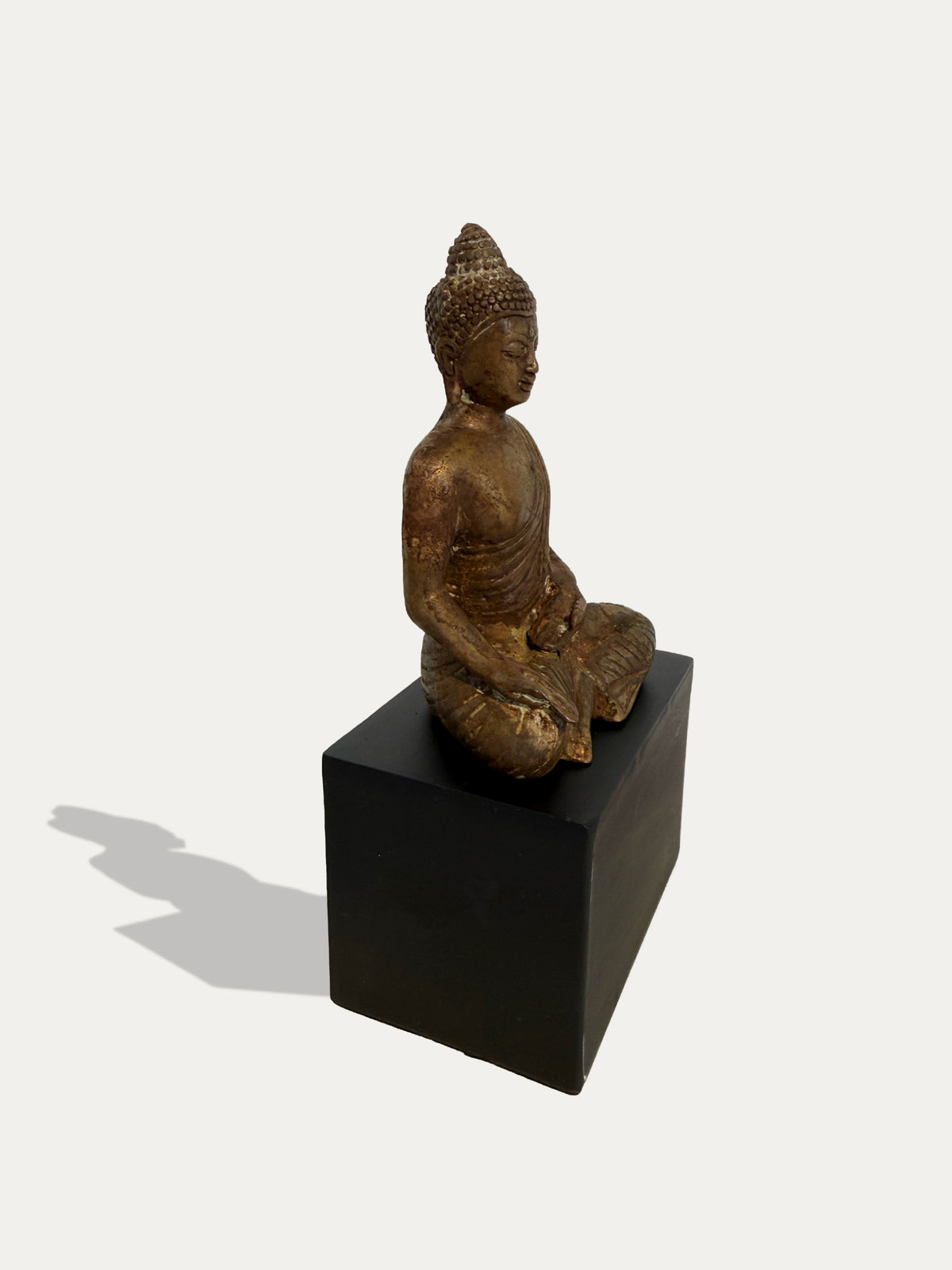 Buda de bronce de principios del siglo XX de Java, Indonesia, en Bhumisparsha Mudra