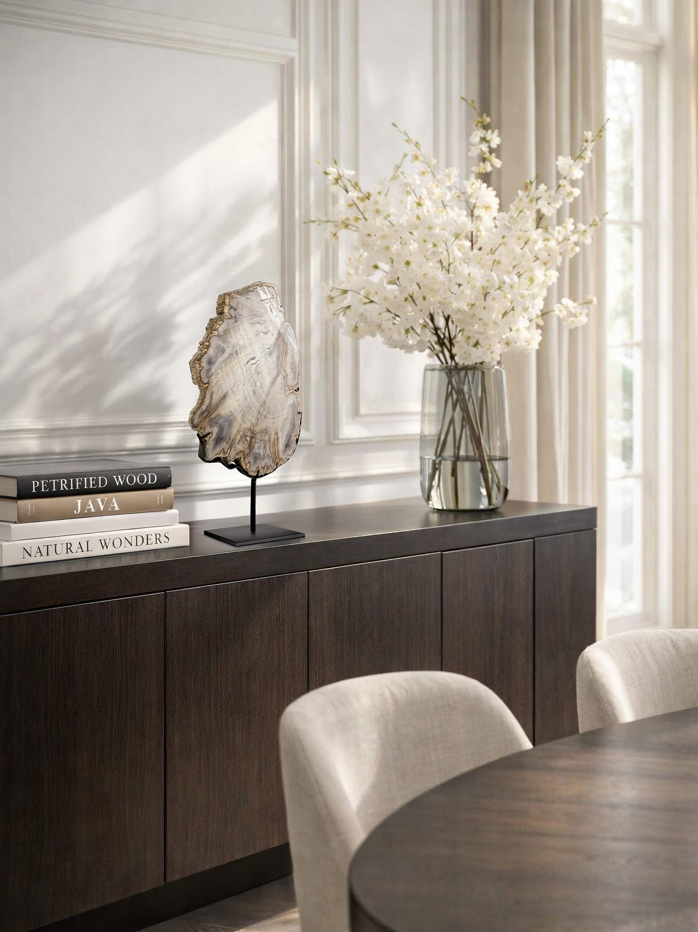 Scultura e Vassoio in Legno Pietrificato