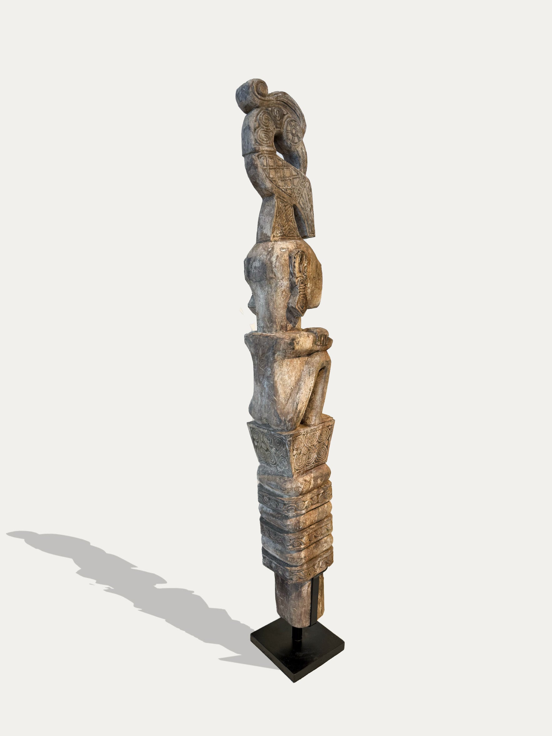 Die Königin von Leti - Hölzernes Totem aus Sumba