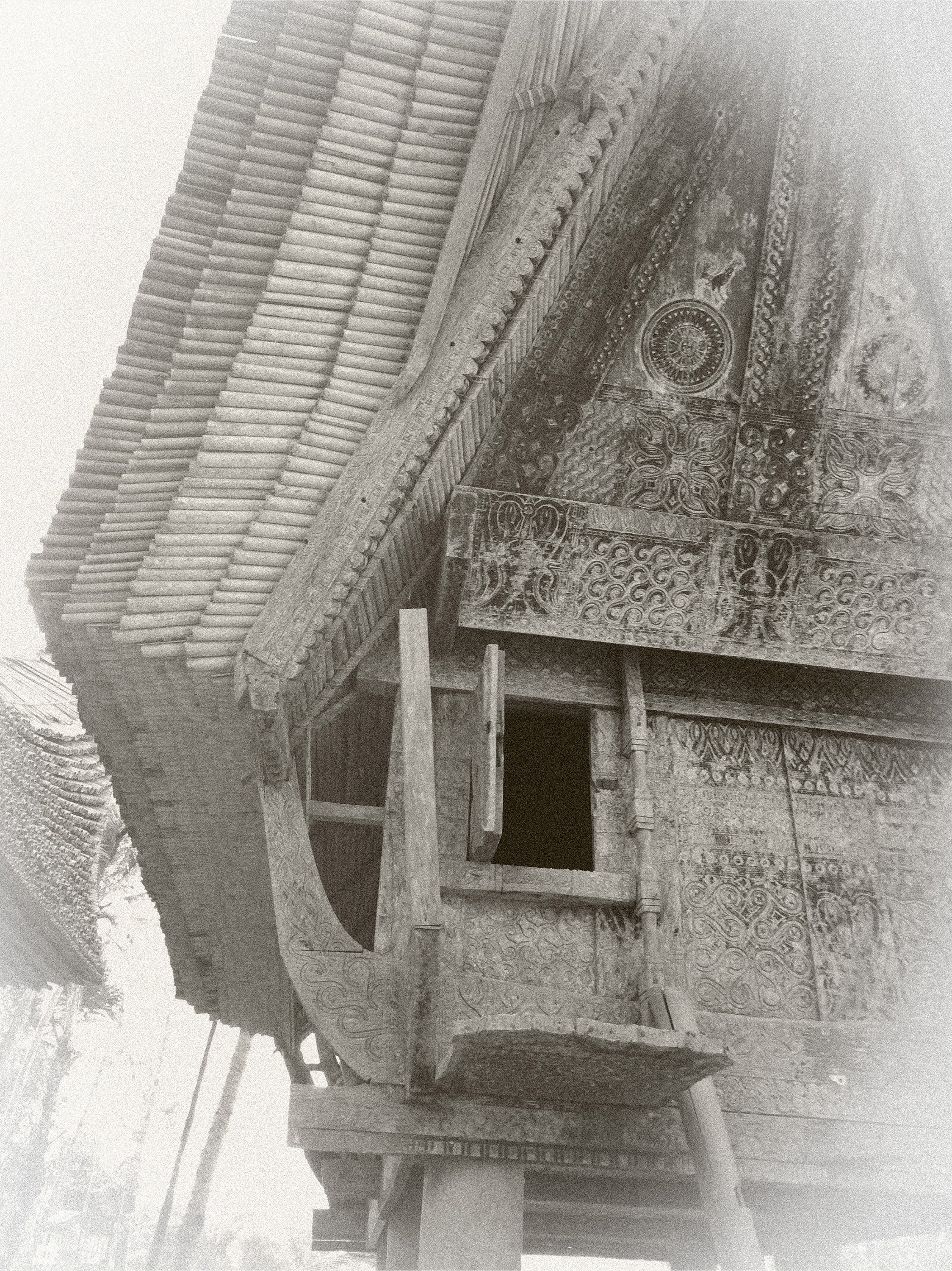 Ancien panneau Tongkonan sculpté à la main de Toraja